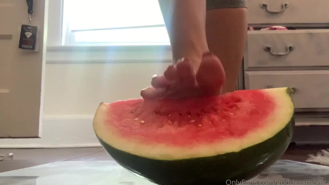 Goddessmonica00W Onlyfans Watermelon And My Feet Fuck Bringing It To The Picnicp