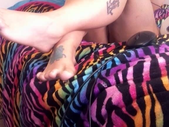 Lovelyliv Older Toe Painting Video