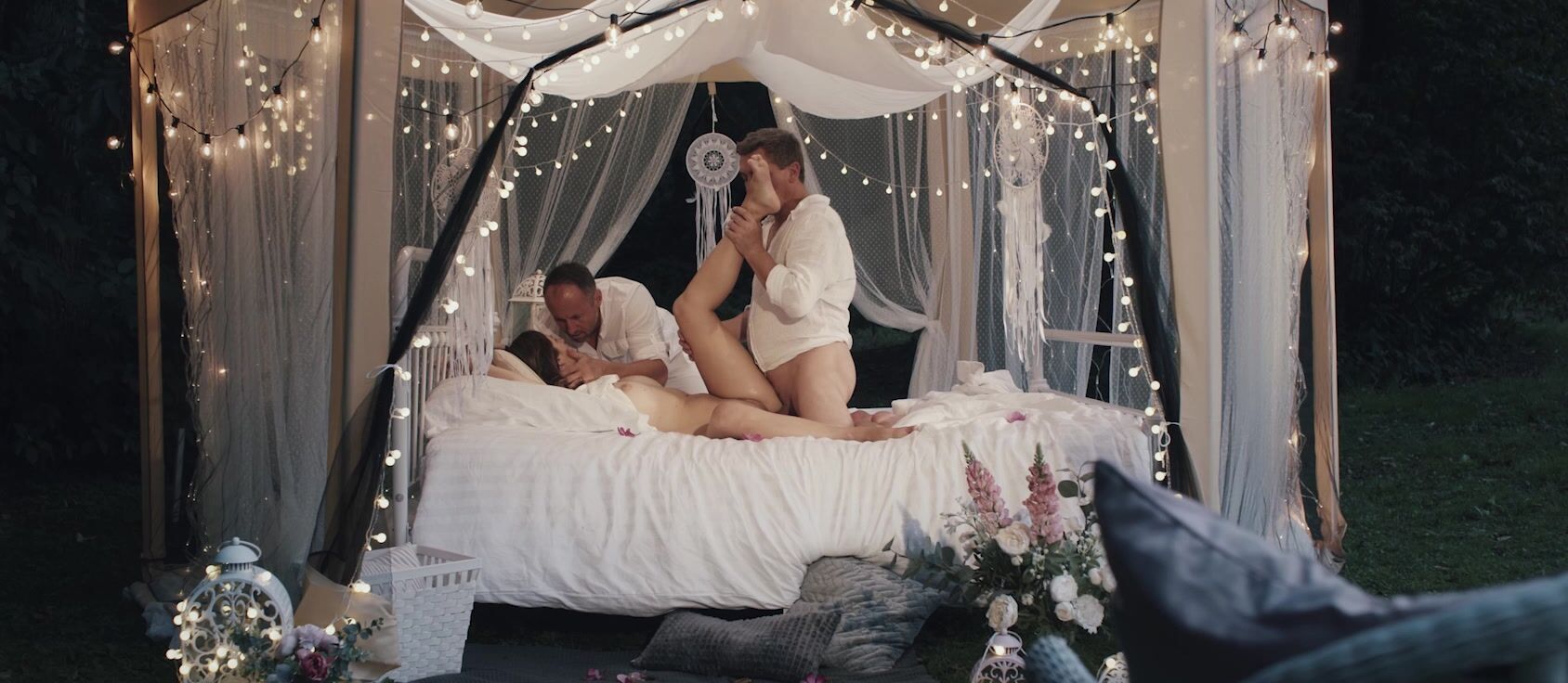 Threesome, Outdoor, Couples, Kinky, All Sex, Voyeur, Hardcore Jenifer Jane - Watch Night Fall SiteRip