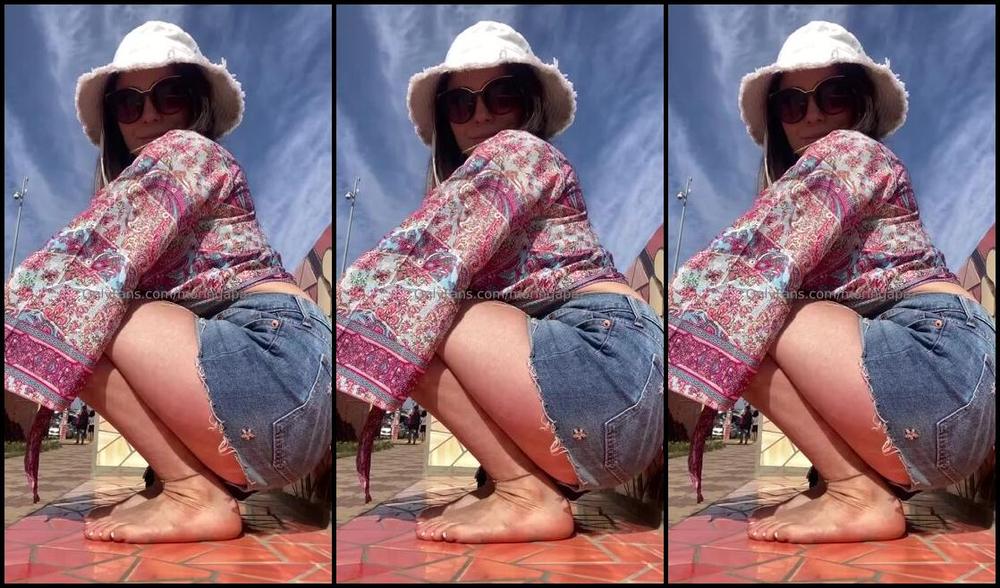 Moringa Paz Nicknamed Moringapaz 12 06 2024 Onlyfans Video Waiting For The Bus