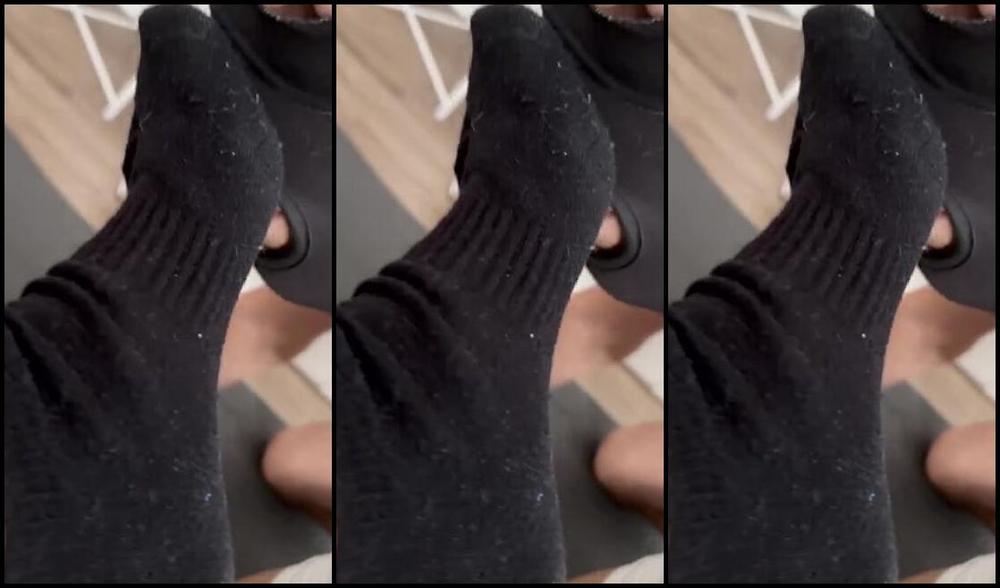 Deapistilla Nicknamed Deapistilla1 07 30 2024 Onlyfans Video Sneakers E Calzini Puzzolenti