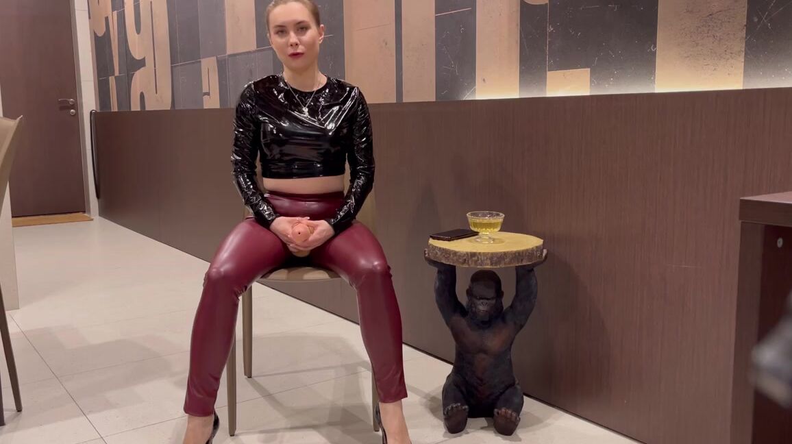 Ladynaama Onlyfans Breakfast In My Company Today On The Menu A Hot Strap On And A Glass Of My Own Champagne I Want