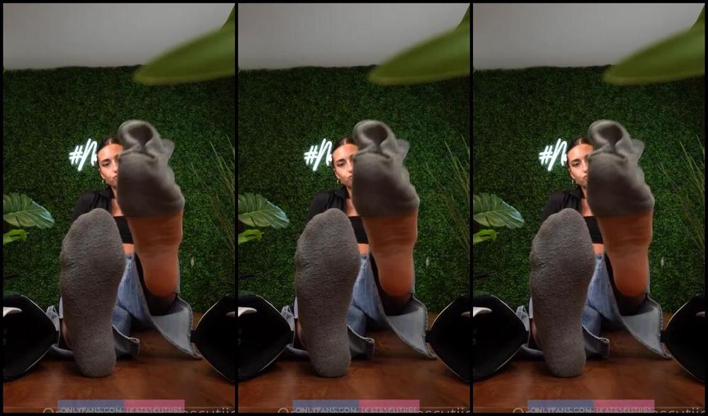 Goddess Kate Aka Katescutiies Onlyfans Taking Off My Stinky Panda Dunks And Sweaty Socks For My Favorite Fans Hkr