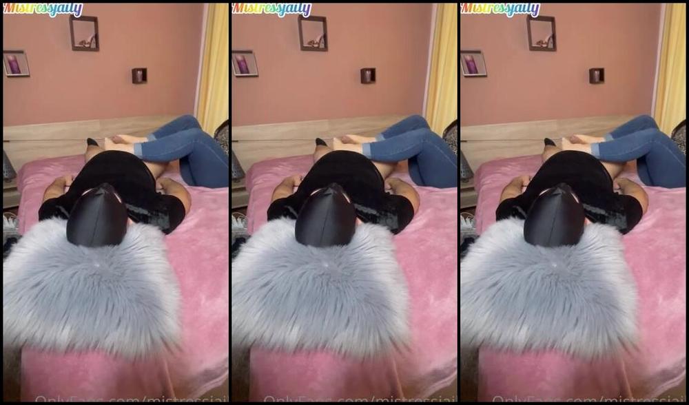 Mistressjaily Onlyfans The Smell Of My Feet In Nylon Is Delicious A Delight With Cum Who