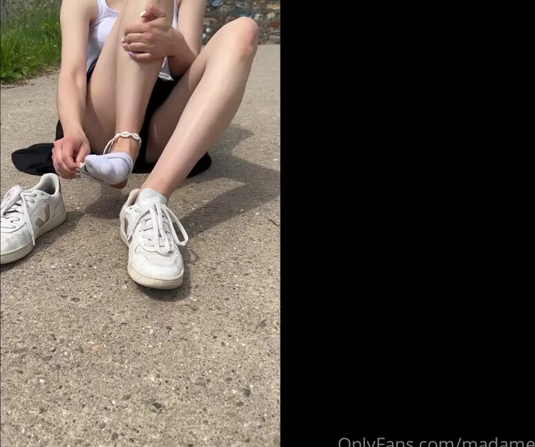 Goddess Claire Nicknamed Goddessclair 05 16 2022 Onlyfans Video Would You Take The Opportunity And Taste My Feet Even If They Are Sweaty