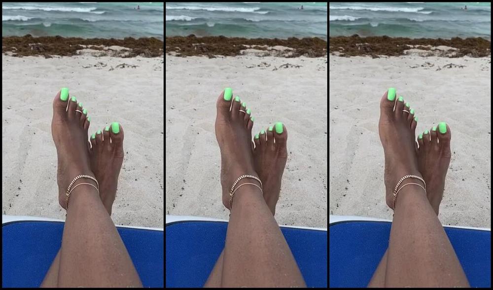 Queenjodiieetoes Aka Prettyfeetonly1800 Onlyfans Let Me Distract Your Mind While You At The Beach