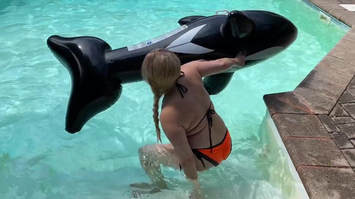 Tabithaxxx How Not To Mount Your Inflatable Whale