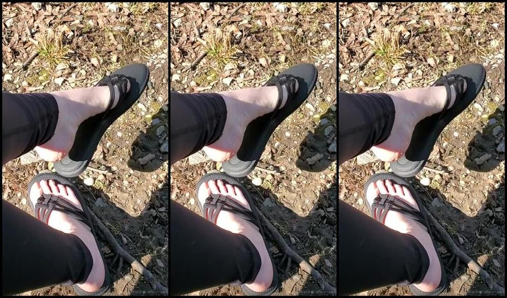 Sloans Paws Nicknamed Sloan Paws 04 05 2020 Onlyfans Video Flop Flop Dangling