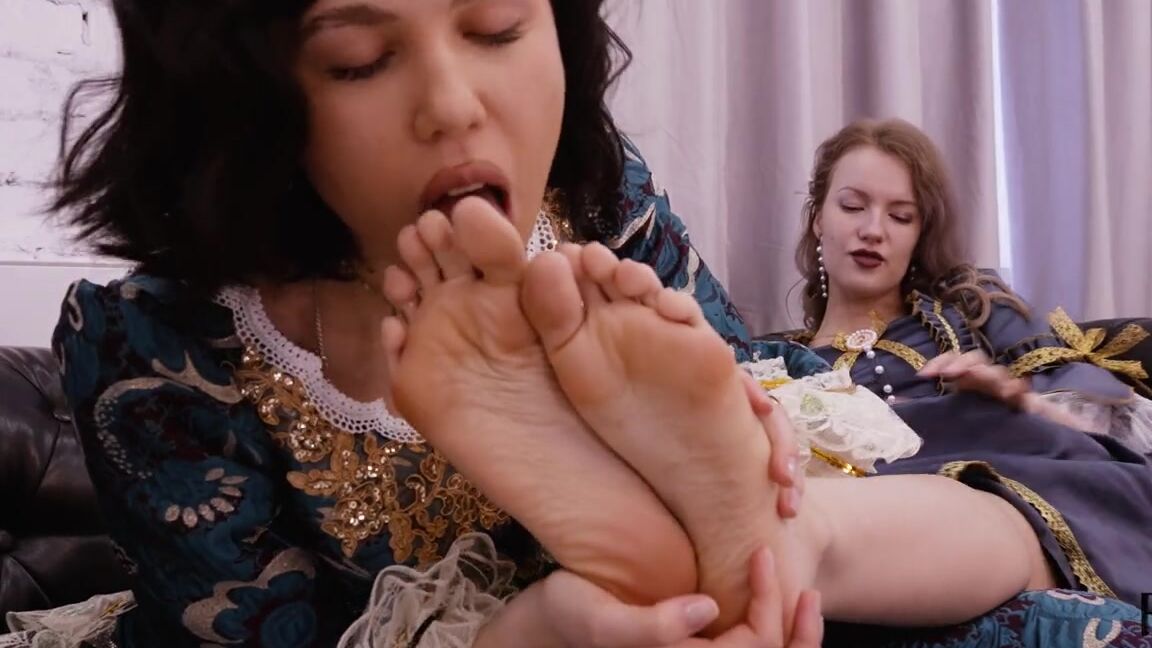 rf studio production saisha worships anna luna s feet in renaissance costume style a two part series full hd mp4_Pr Clips4Sale