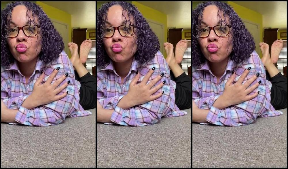 Deedeericanfeet Onlyfans I Look Oogly As Requested In The Pose While Making These Weird Faces It S Like Trying To Touch