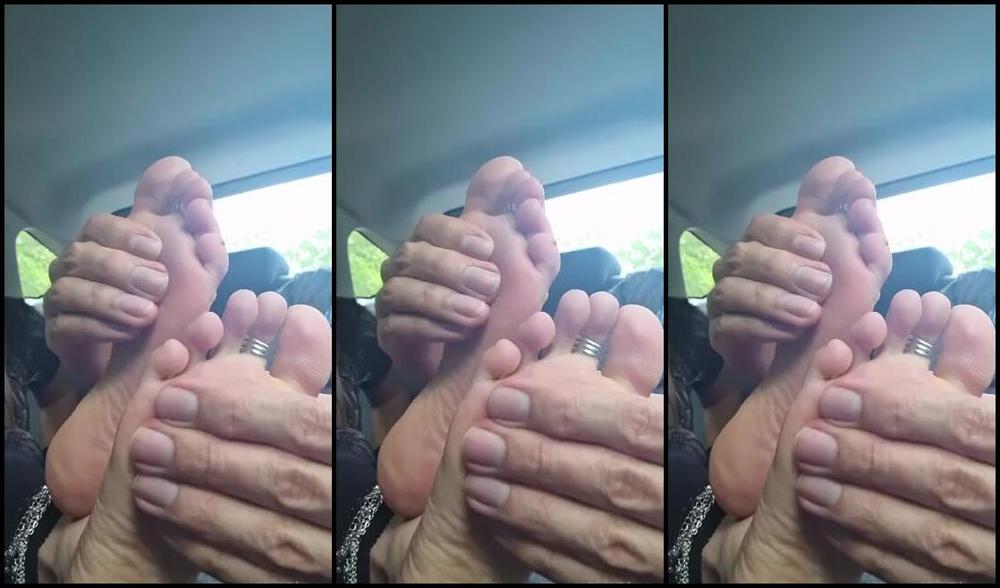 Feetbysherri Onlyfans Lunch Time Foot Massage2