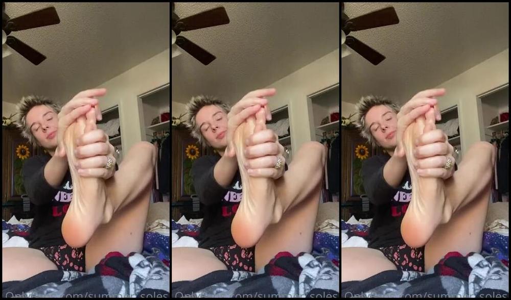 Summer Solesis Nicknamed Summer Solesis Onlyfans Foot Cream And Fuzzy Socks 3