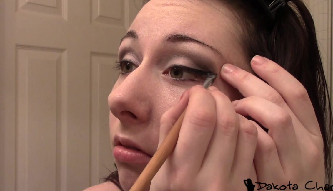 Dakotacharmsxxx Dakotas Burping Makeup Routine