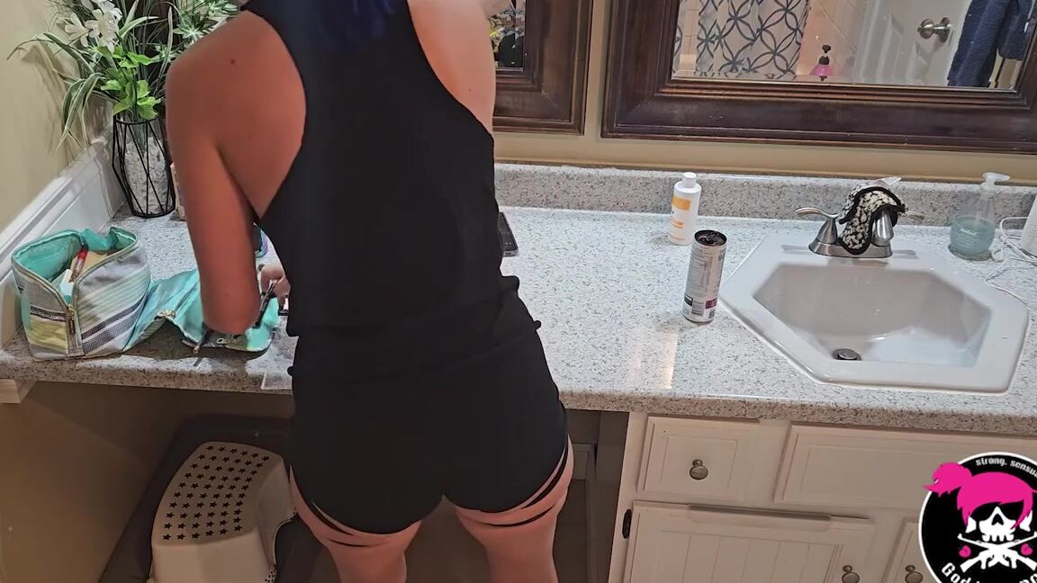 Goddessbbgrl Onlyfans Just Me Goofin Around Puttin On Some Makeup While Shaking My Ass For You