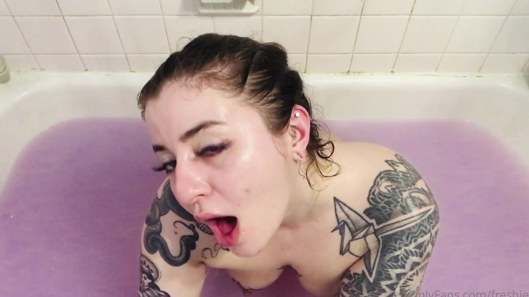 Freshiejuice Do You Like Watching Me In The Tub Playing With Toys Edge Yourself Nice And Hard And Send