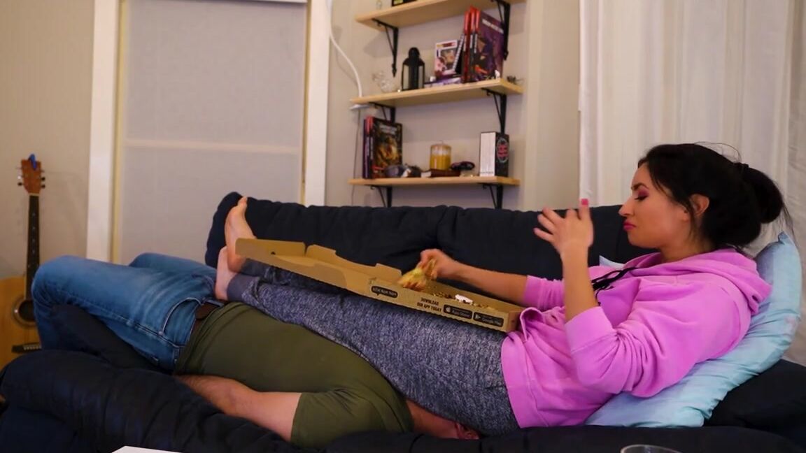 Goddess Mercy Aka Funaussiefilms Onlyfans Hmm Im Feeling Suuuper Lazy Tonight So Im Just Gonna Chill At Home And Enjoy2P