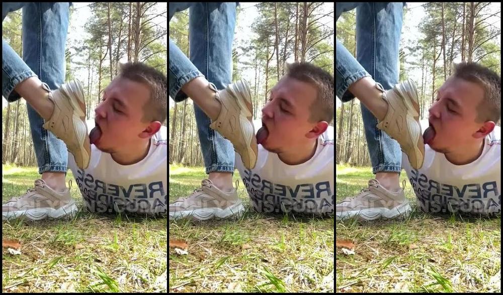 Ygoddess Aka Ygfoot Onlyfans Does The Sand Bother You Stick Your Tongue Outp