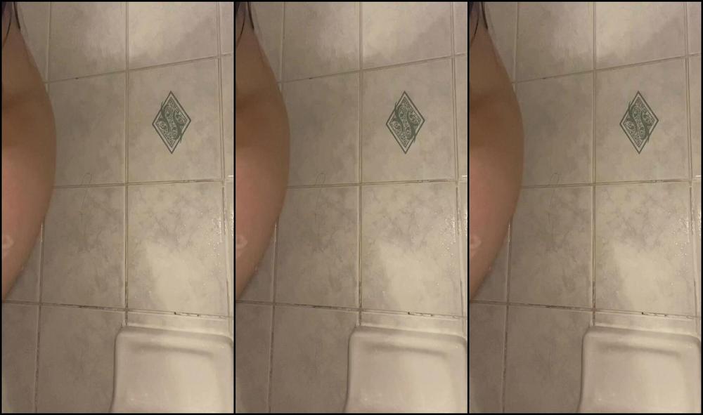 darlingboo-27-06-2020-472348091-showing-off-my-bush-for-you...and-then-recording-myself-styling-it-into-a-landing-strip-