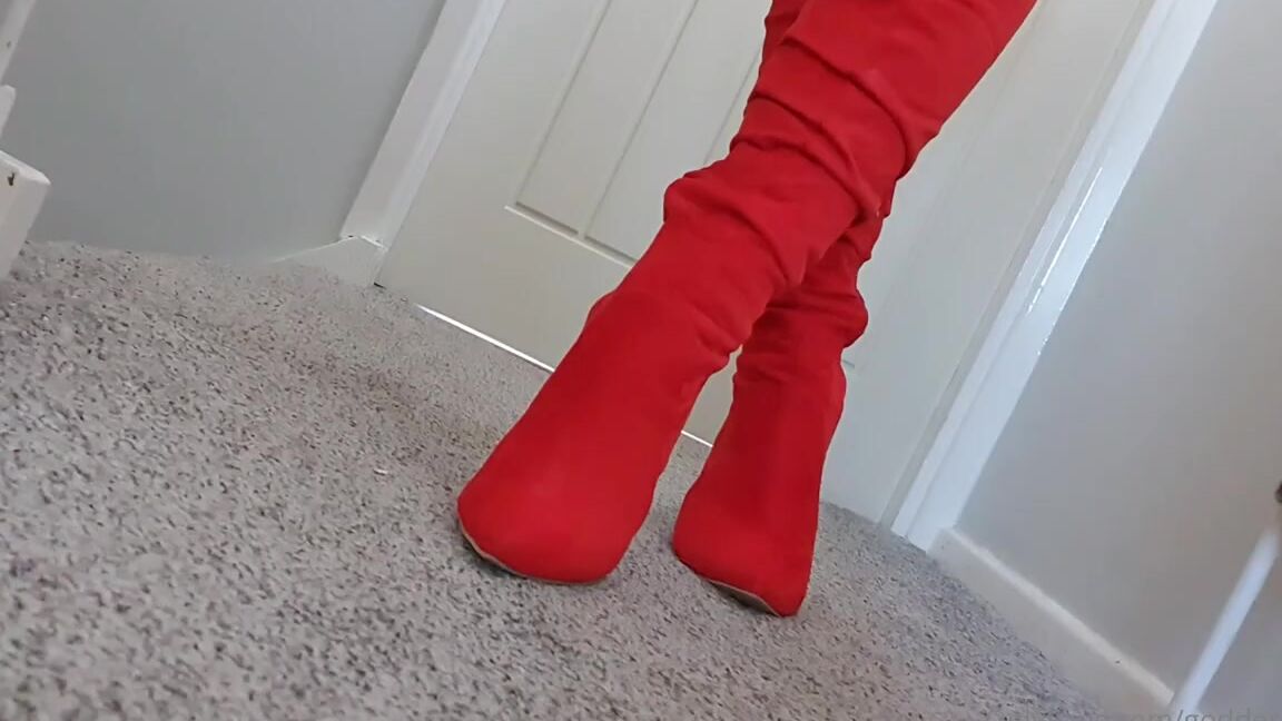 Miss Evie Lock Nicknamed Missevielock Onlyfans Mmm Imagine Being Tied Up On The Floor Gazing Up To See Only