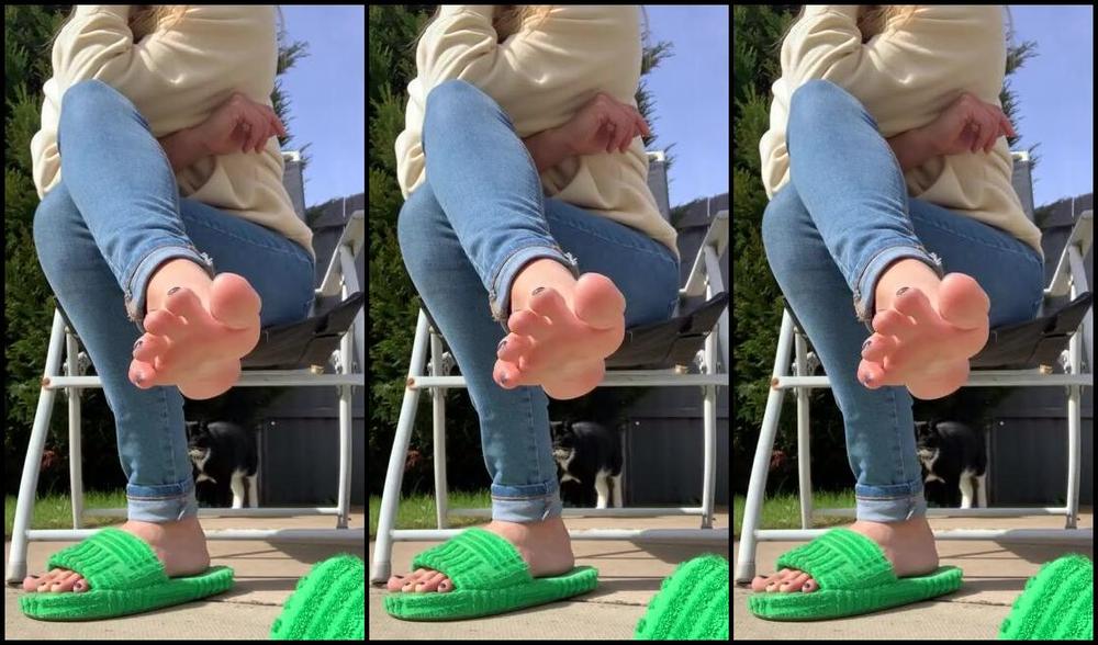 Miss Emma Rose Nicknamed Emmaemmarose Onlyfans Relaxing In The Garden Waiting For My Dinner The Cat Wanted To Tell You How Lucky