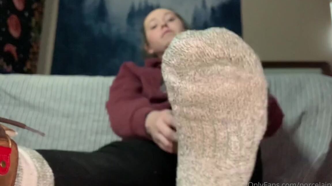 Porcelain Goddess Aka Porcelainfeets Onlyfans Wet Feet Straight Out Of Wool Socks Happy Toesday