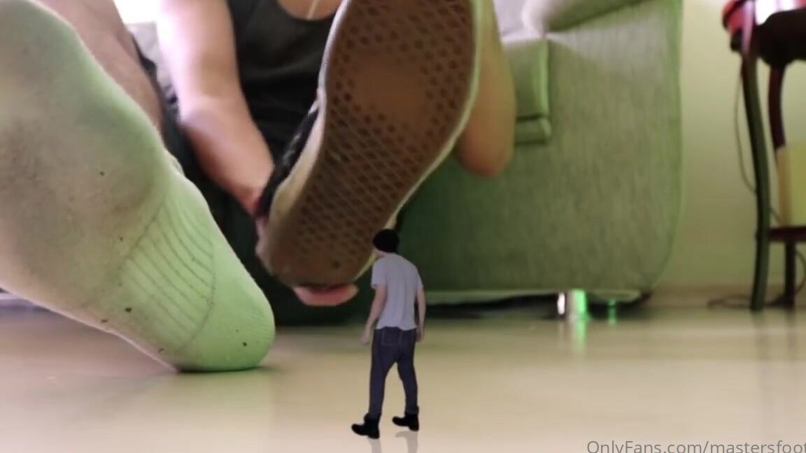 Brfootmodel 774366711 08 26 2020 Little Slave At My Giant Feet Feet Foot Feetvideo Giant Macro Giantfeet Giantfoot Giant Macrophilia