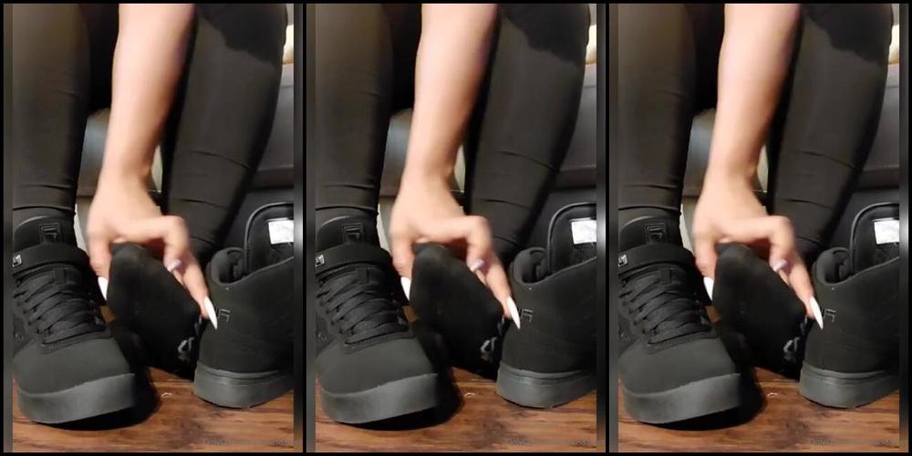 Selena Nicknamed Lunas83Feet Onlyfans After Wearing My Shoes N Socks 10Hrs All Day I Was So Ready To Take Them Off Can U Just Imagine