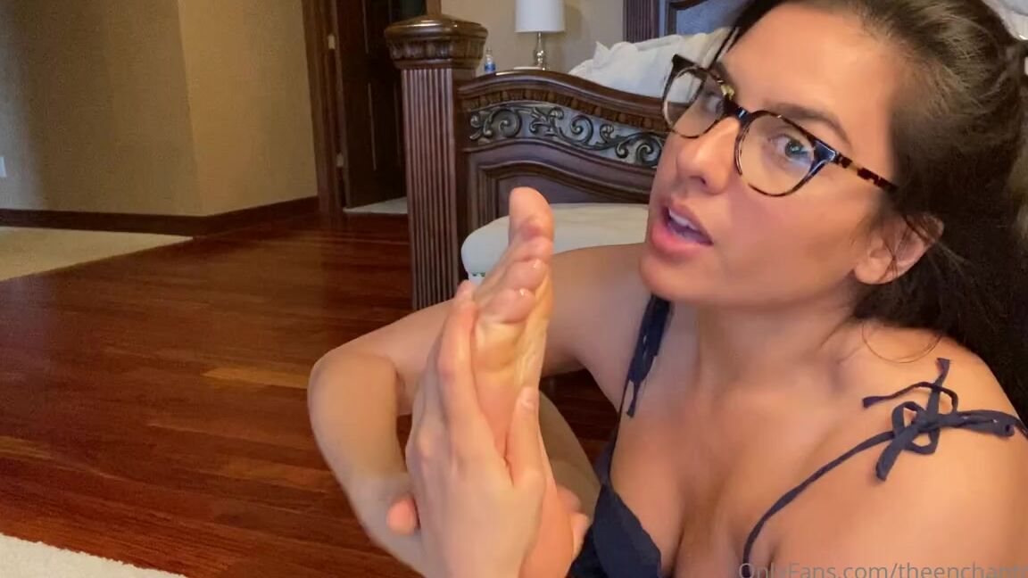 Theenchantressb Nicknamed Theenchantressb Onlyfans Step Mom Has Special Message For You Yoi