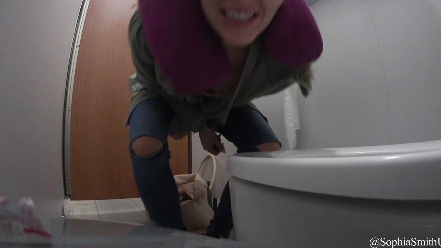 Sophia Smith Dance In Toilet Cubicle