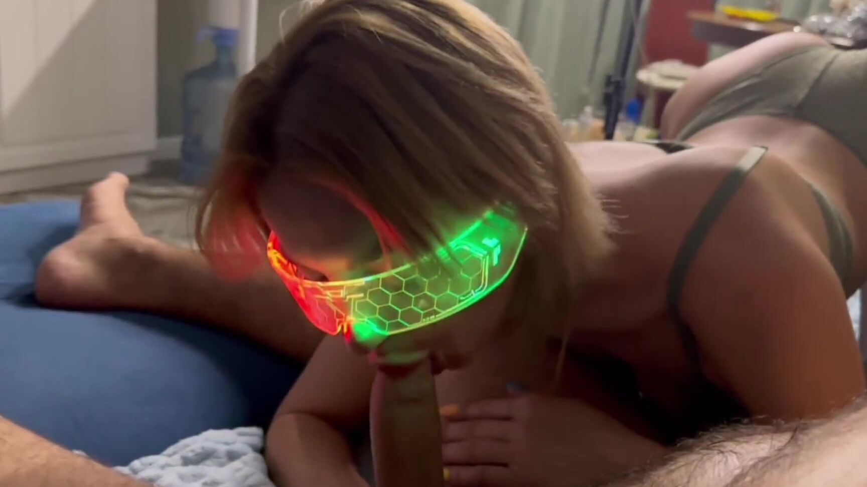 its Monique прекрасная в чулках прыгает на толстый член и он кончает на зад Pornhub