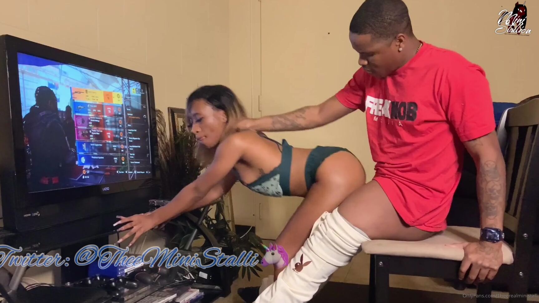 theeministalli-01-03-2020-165005763-stop-playing-the-game-and-pay-attention-to-me-or-else-richdapiperxx