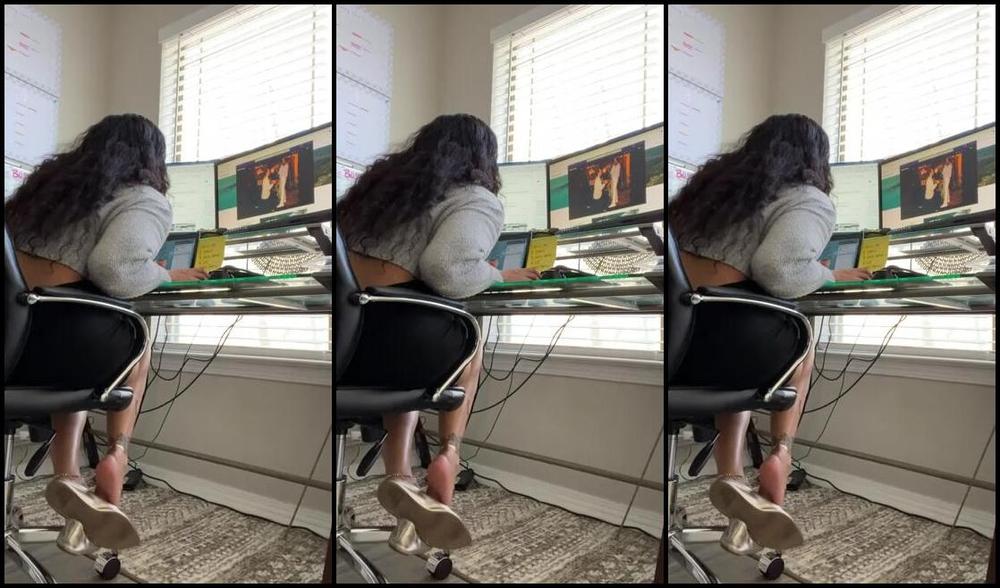 Nicholesole Onlyfans Candid Shoeplay Catching Up On Work From The Weekend 1P