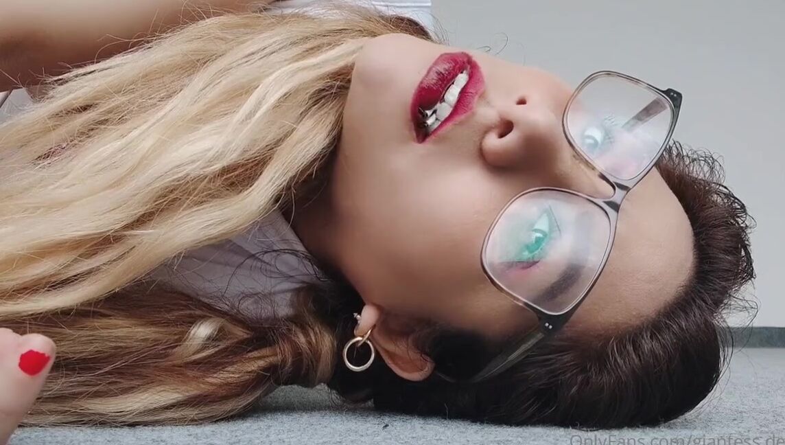 Giantess Debora Nicknamed Giantess Debora Onlyfans Vore Debora Shrink To Her Classmate 10Min Debora Calls Her Classmate For An Experiment Where