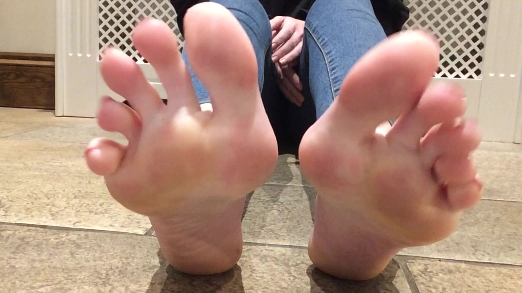 Toe Wiggling, Long toes, Soles, Barefoot, Foot Fetish sweetsoles92 soles close up ManyVids