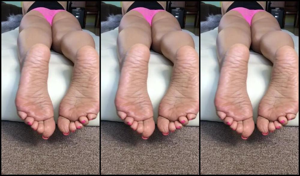 Deedeericanfeet Onlyfans Just A Tad Of Booty Shaking So What It S Tiny Oh And Don T Forget My Wrinkly Soft