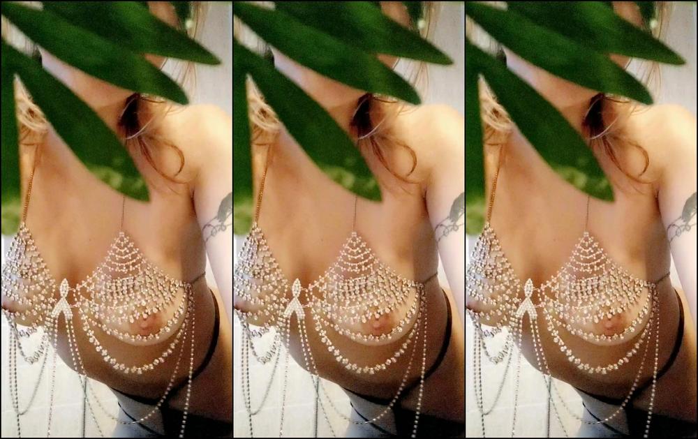 Gweenblack Making A New Photoset For You