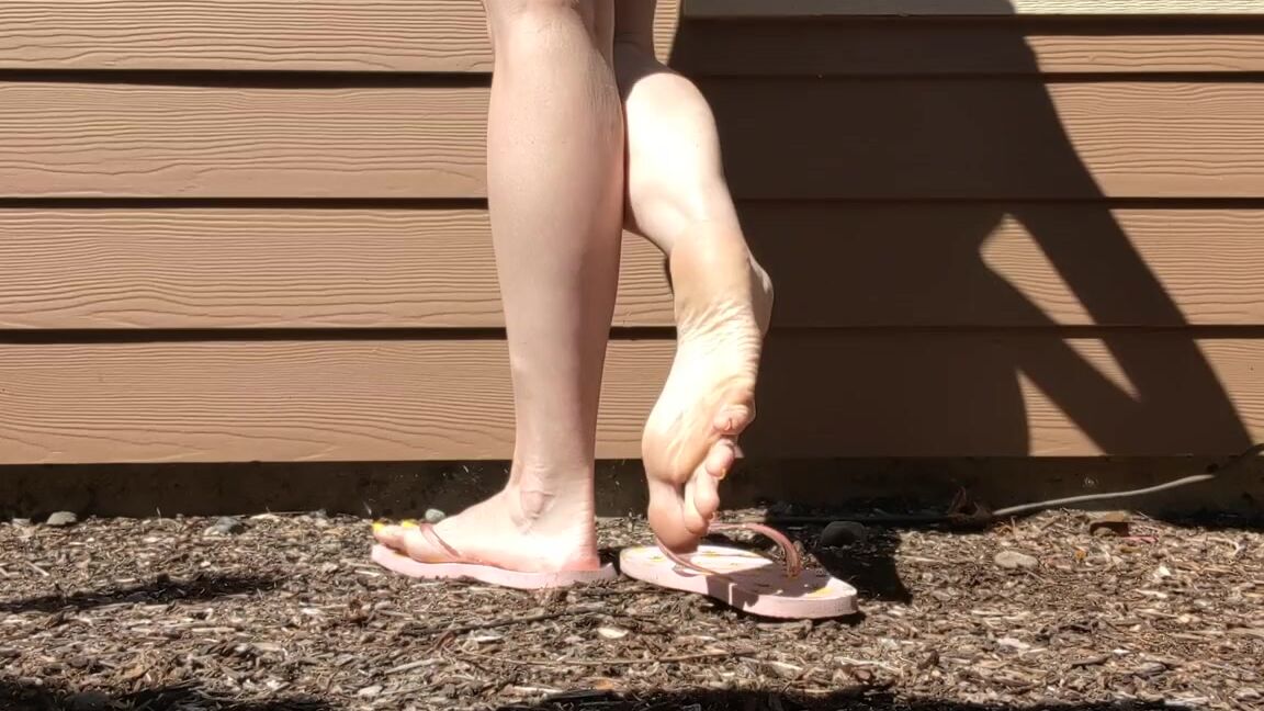 Premiumbrandy Onlyfans Pink Flip Flops Orange Toes Outside In The Beautiful Sunshine Showing Off My Orange Toes In My Pink