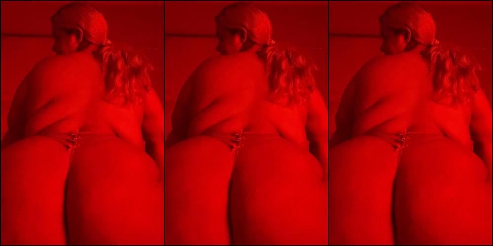 Rose D Kush 801959709 08 30 2020 Topless Lap Dance Who Wants The Next Lap Dance