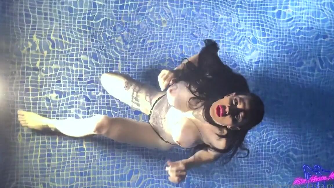 Missalessamilano Onlyfans Pretty Alone In The Pool Who Wants To Go In The Pool With Me Jaa Wants