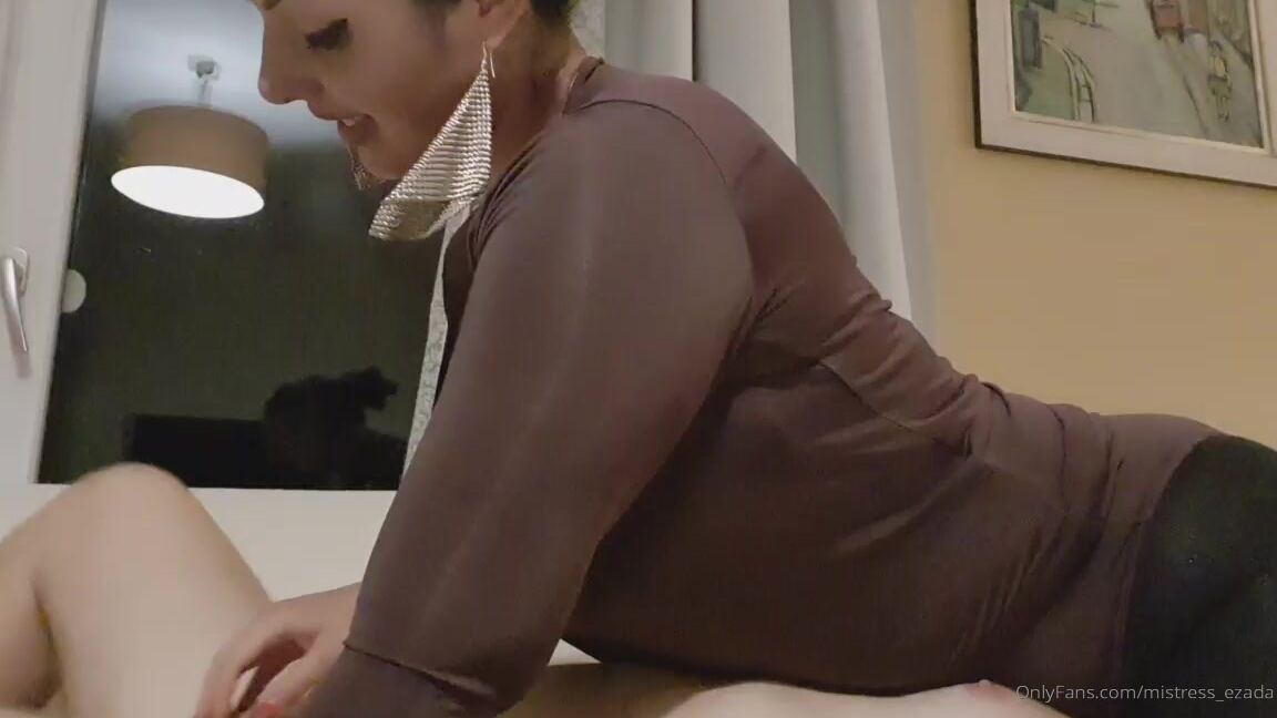 ezada-29-09-2019-65477889-facesitting-pain-private-play-21-minutes-clip