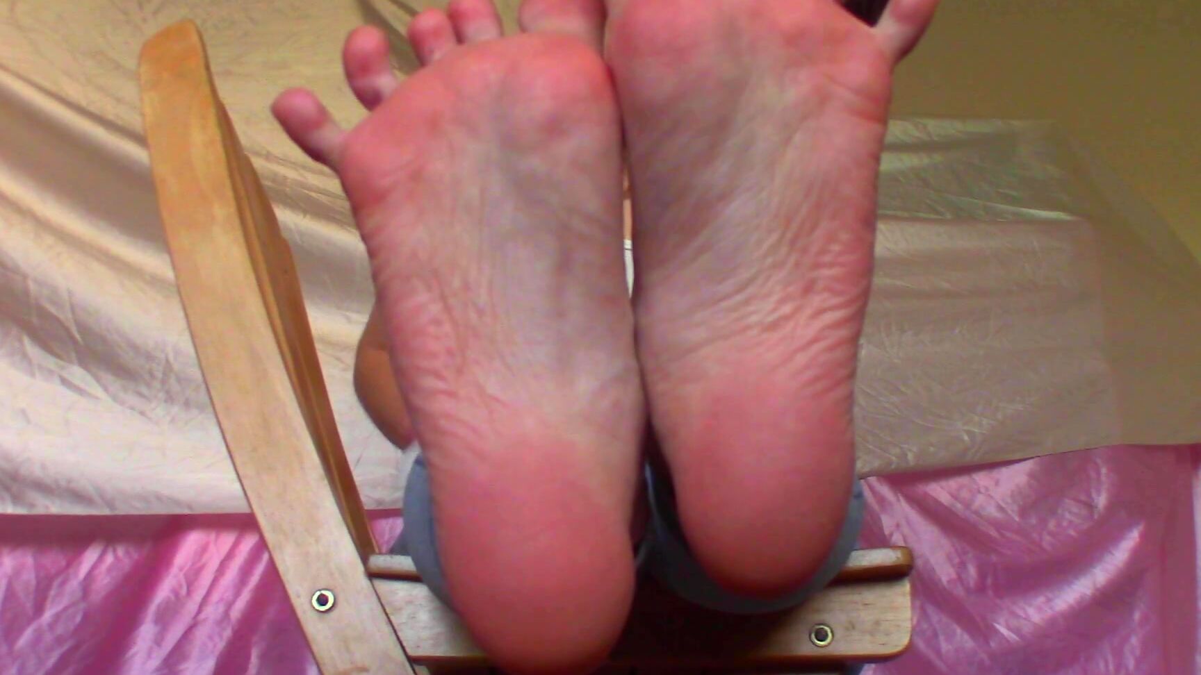 "Goddess Vanessa" feet, pov foot worship, sneaker fetish, soles, socks Sniff Sweaty Sneakers Socks Soles Manyvids