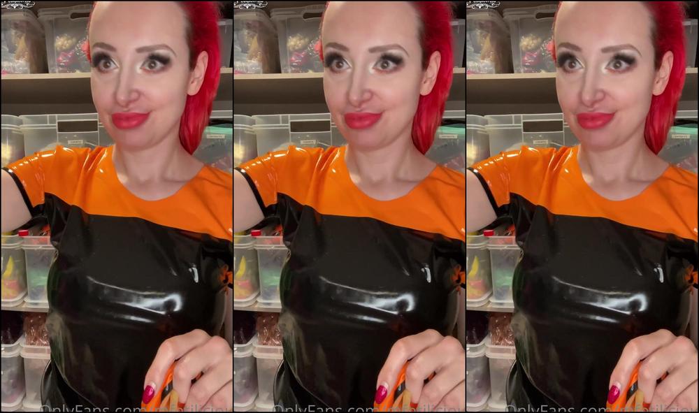 Mfetilicious Latex Workout Part Unfortunately The Gyms Are All Closed So I Can Only