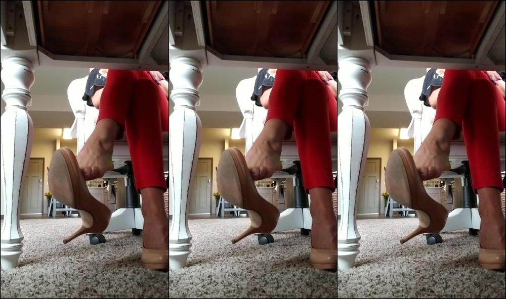 Zephianna You Love Being Under My Desk As I Work