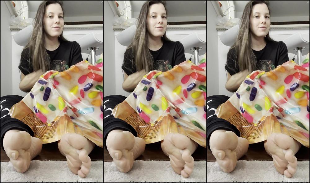 Kiaraskye Blowing Up Inflatables To Pop Them Today Here S My Struggle With The First One Haha