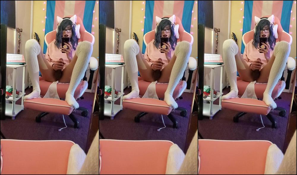 Mstess Kitty Needs A Good Stroking