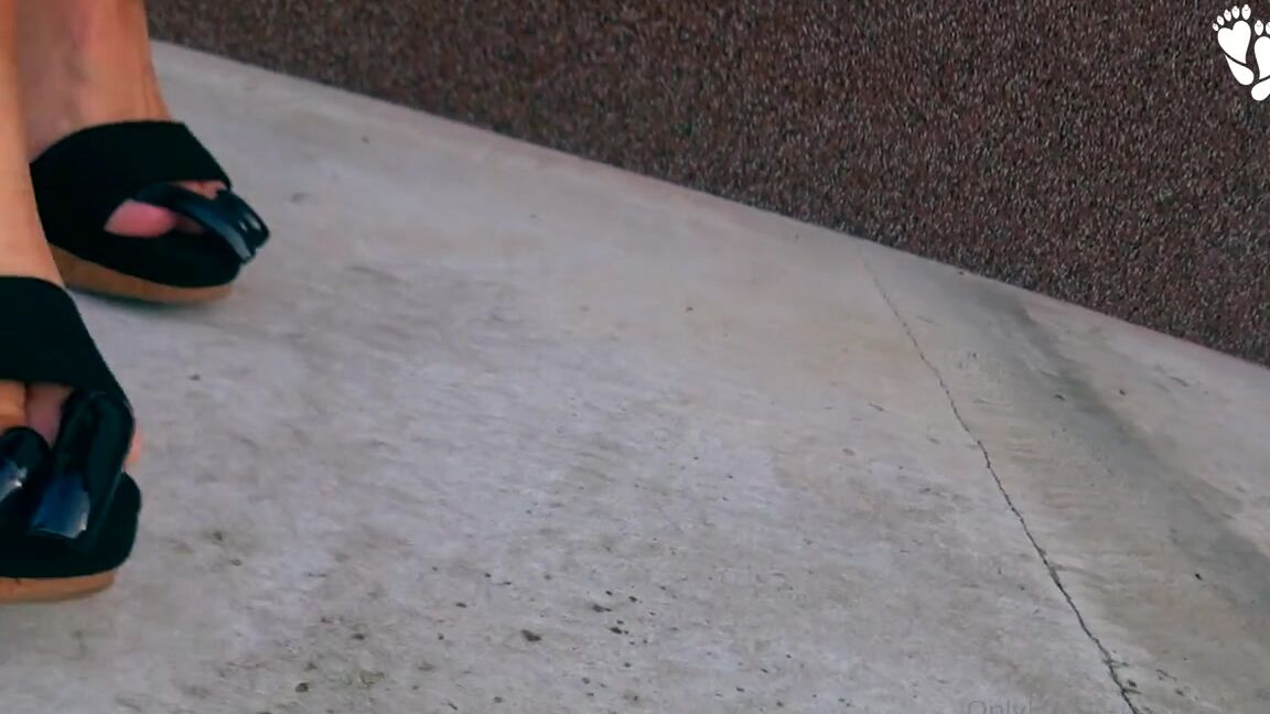 Lora Long Nails Nicknamed Loralongnails Onlyfans Walking Long Black Toenails Long Black Square Toenails I Walk Around The Grounds With My Long Toe