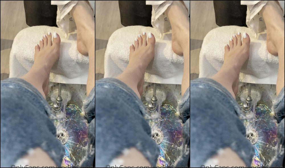 Goddessfendi 2133110665 06 11 2021 It S The Paraffin For Me My Pedi Lady Is So Lucky Look How She Picks The