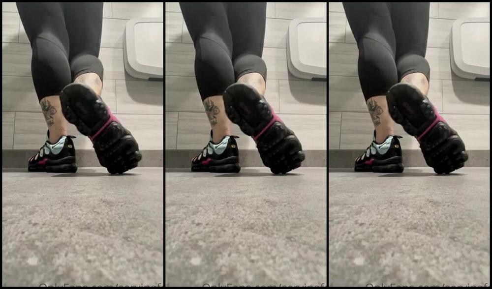 Servingbarefeet Aka Servingfet Onlyfans Sweaty Saturday Fresh Off Work They Were Already Stinky Then Straight To The Gym That Poor