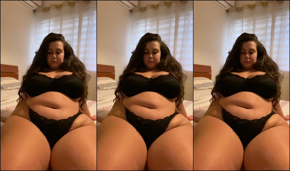 Haveyoumetmissjones Watch Me Sit And Spread My Huge Full Hips And Bottom Reckon You Could Handle All Of T