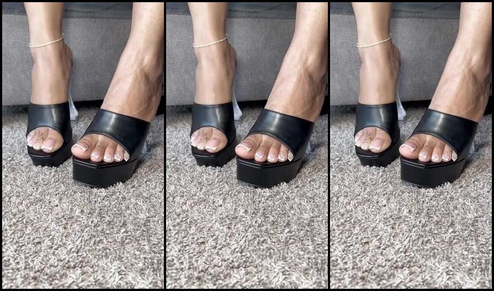 Queenjodiieetoes Aka Prettyfeetonly1800 Onlyfans Sliding In Out Of These